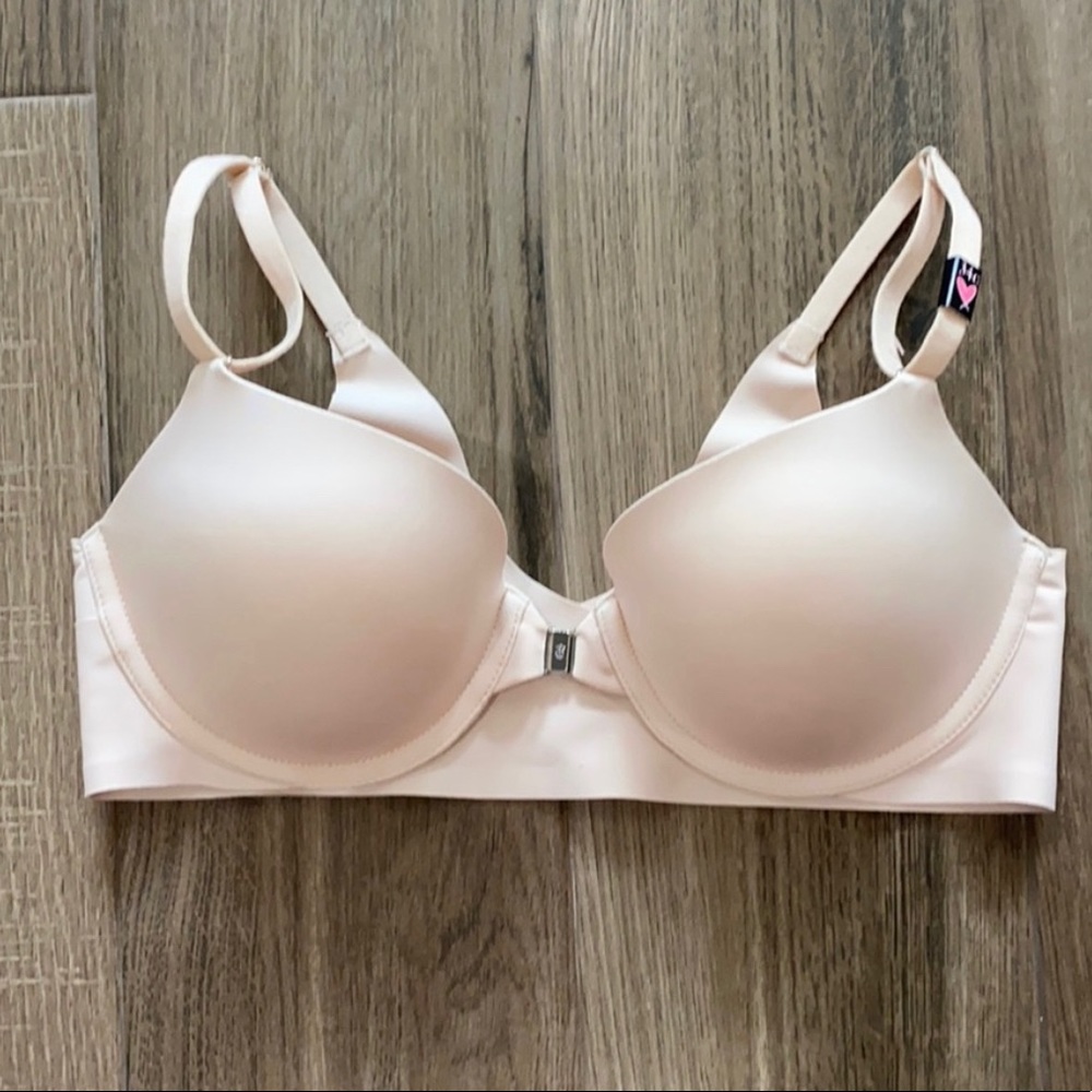 Victoria’s Secret magnetic front clasp bra